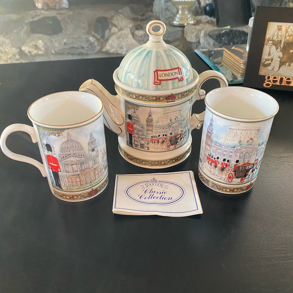JAMES SADLER Horseguards Teapot & Mug Set- London Heritage Collection